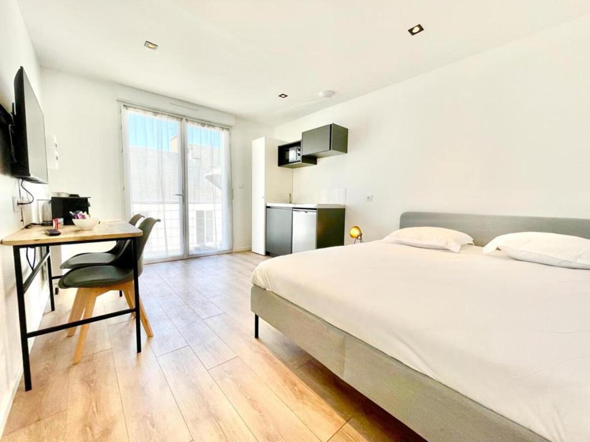 Residence Duguay - Centre Ville - Porte B - Appartements Tout Confort - Neuf - Nouveau ロリアン エクステリア 写真