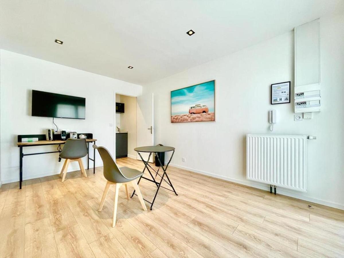 Residence Duguay - Centre Ville - Porte B - Appartements Tout Confort - Neuf - Nouveau ロリアン エクステリア 写真
