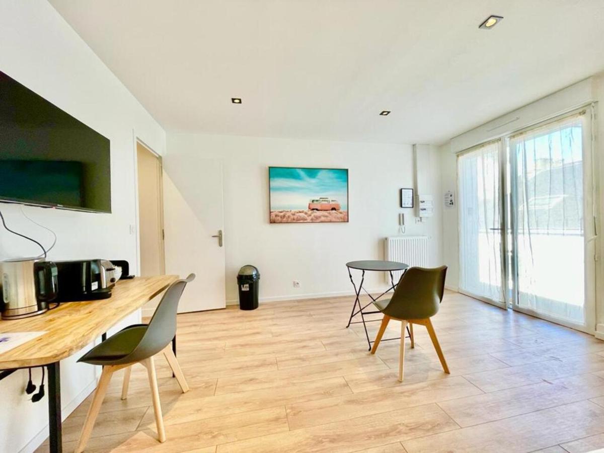 Residence Duguay - Centre Ville - Porte B - Appartements Tout Confort - Neuf - Nouveau ロリアン エクステリア 写真